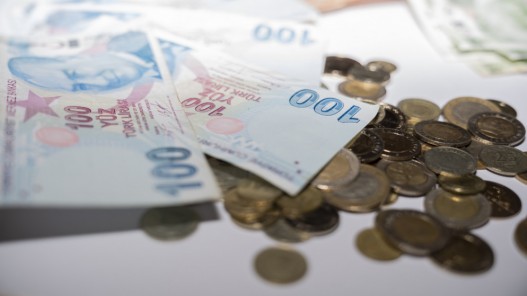 البنك المركزي التركي يرفع سعر الفائدة الرئيسي إلى 45