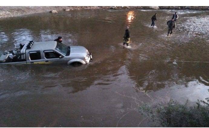 الدفاع المدني ينقذ اربعة محاصرين داخل مجرى سيل بمحافظة جرش