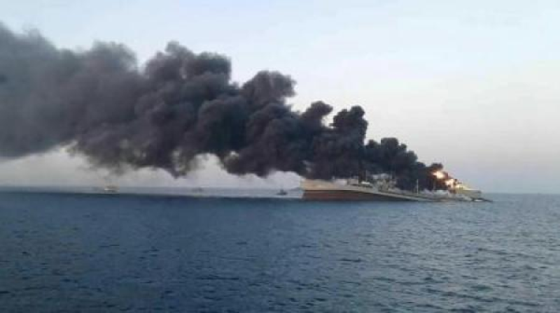 الحوثيون: احتراق سفينة نفطية بريطانية بعد استهدافها في خليج عدن