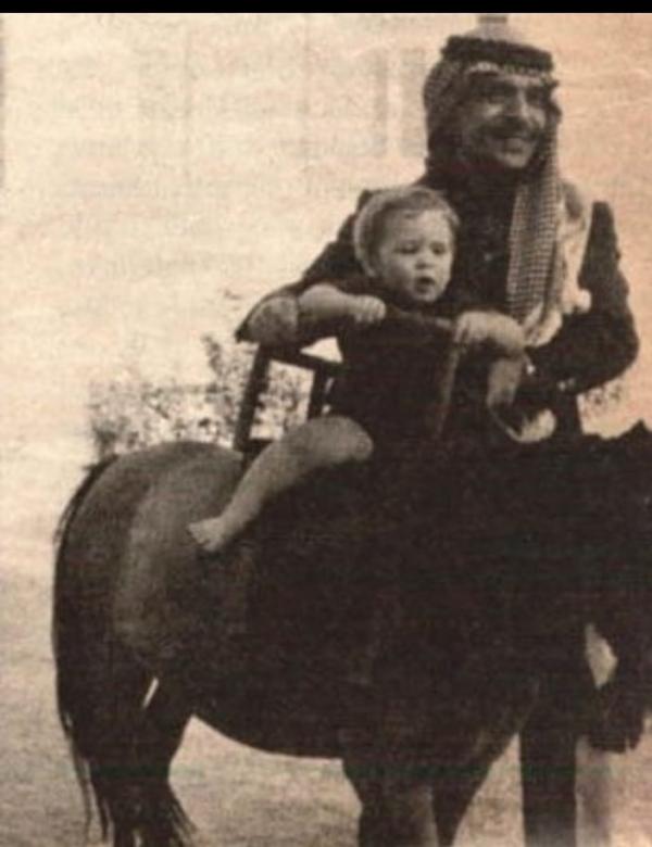 صورة نادرة للملك في مرحلة الطفولة