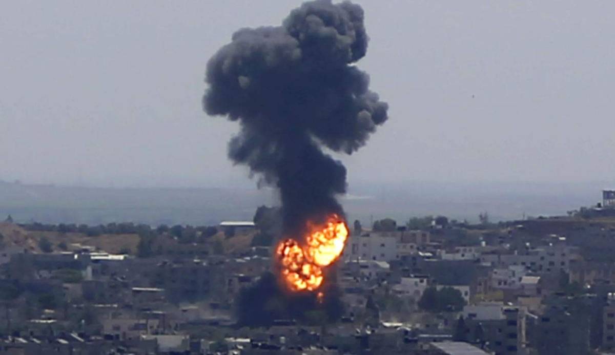 طيران الاحتلال يشن غارات عنيفة على جحر الديك في قطاع غزة