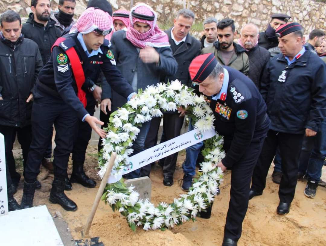 العميد الدباس يشارك في  تشييع جثمانه النقيب أماني عبدالرحيم غنيم