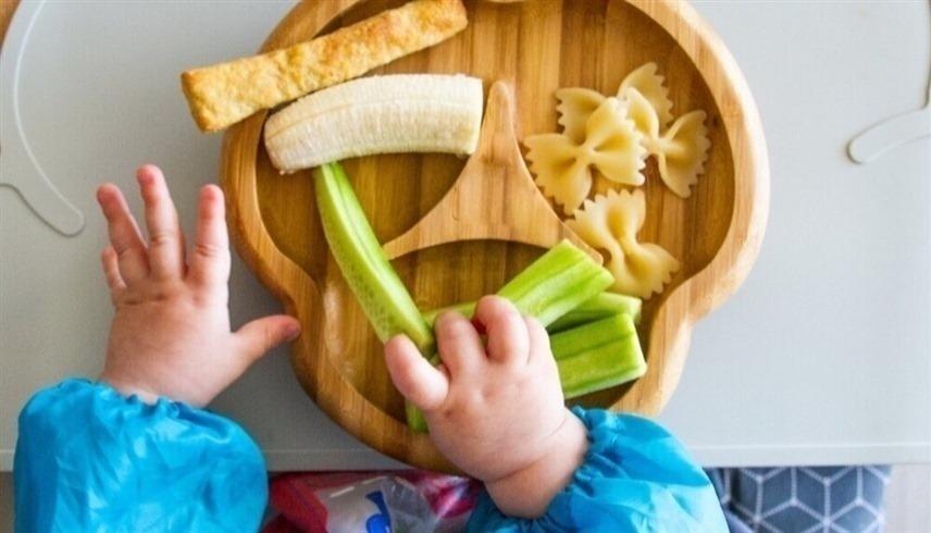 إطعام الطفل الخضروات والأسماك يحمي من هذه الأمراض