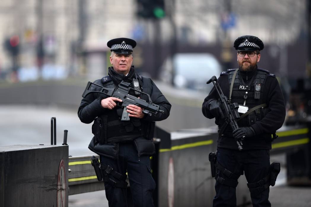 إصابة 9 أشخاص في حادث يتعلق بمادة مسببة للتآكل في لندن