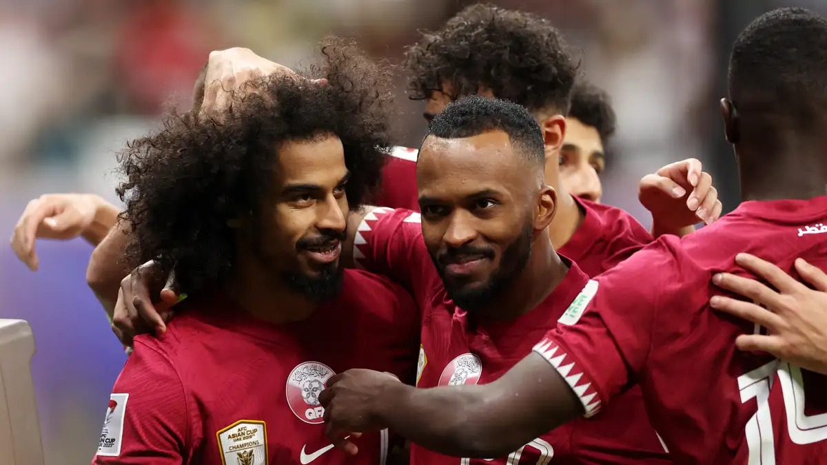 ولي العهد يهنئ قطر بتأهل العنابي لنصف نهائي كأس آسيا