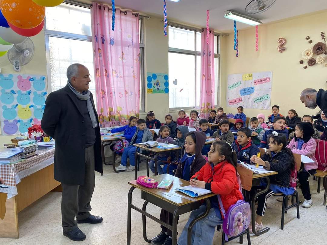 شديفات يحدث الطلبة إلى أهمية المشاركة في النشاطات والمبادرات ...صور
