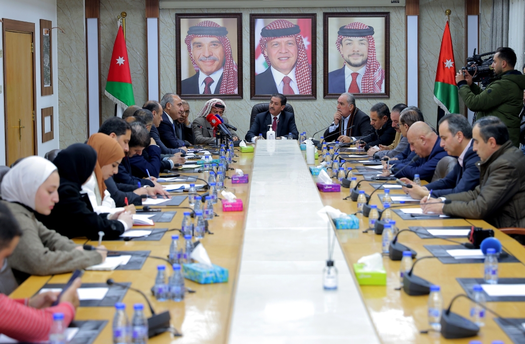 النقل النيابية تؤكد أهمية توفير وسائل نقل مميزة للمواطنين