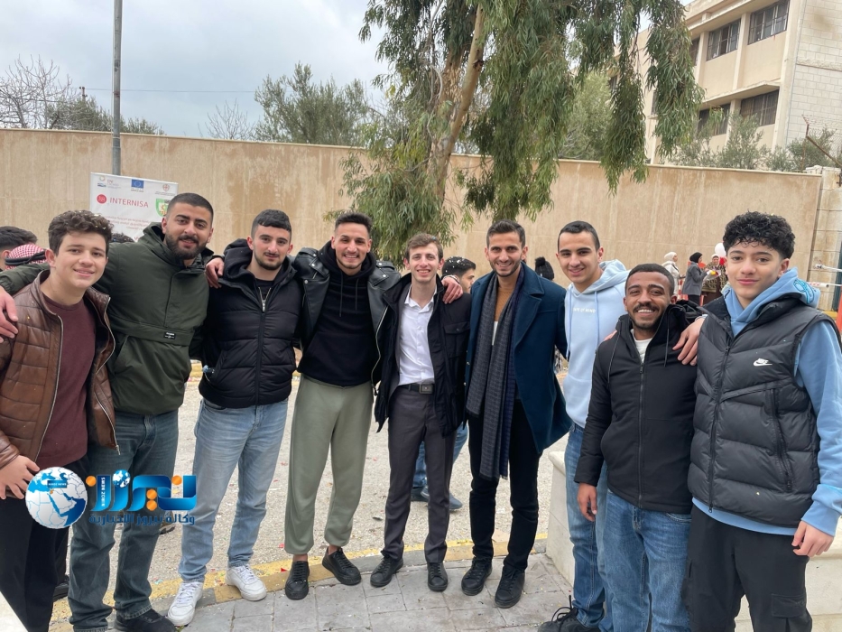 عمر ثائر الجنيدي ...مبارك مناقشة رسالة التخرج من جامعة البلقاء التطبيقية...صور