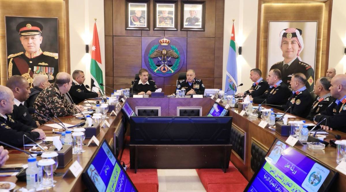 الأمن العام والجمارك يناقشان سبل تعزيز التعاون لخدمة المواطنين وحماية المجتمع...صور