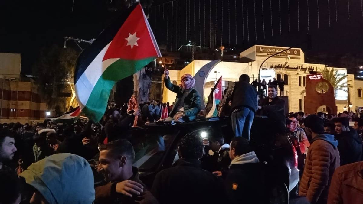 شاهد بالصور احتفالات أهالي مدينة السلط الكبرى بمناسبة فوز المنتخب الاردني تأهله لنهائي كأس آسيا