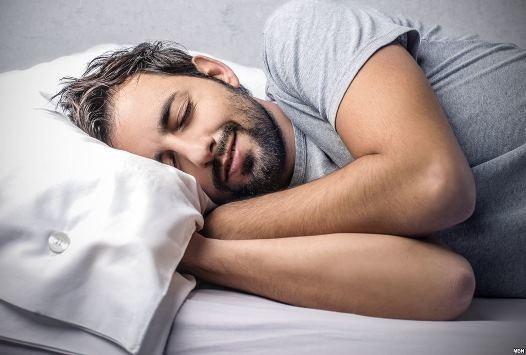 7 فواكه يمكن لتناول أي منها ليلا أن يمنحنا نوما أفضل