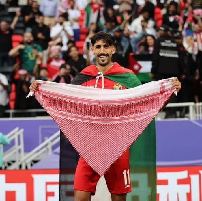 يزن النعيمات يتصدر منصات التواصل .. لاعب النشامى يكشف عن نفسه في الآسيوية
