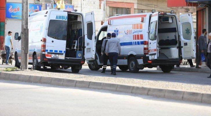إصابتان بتصادم مركبتين على طريق اتوستراد الزرقاء
