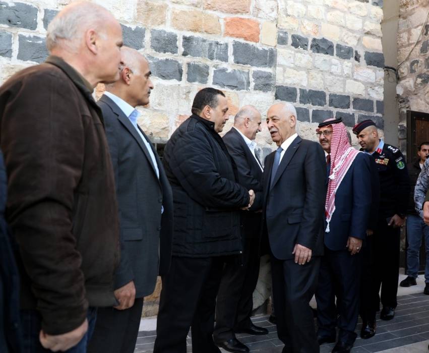مندوبا عن الملك وولي العهد.. العيسوي يعزي عشيرة التل...صور