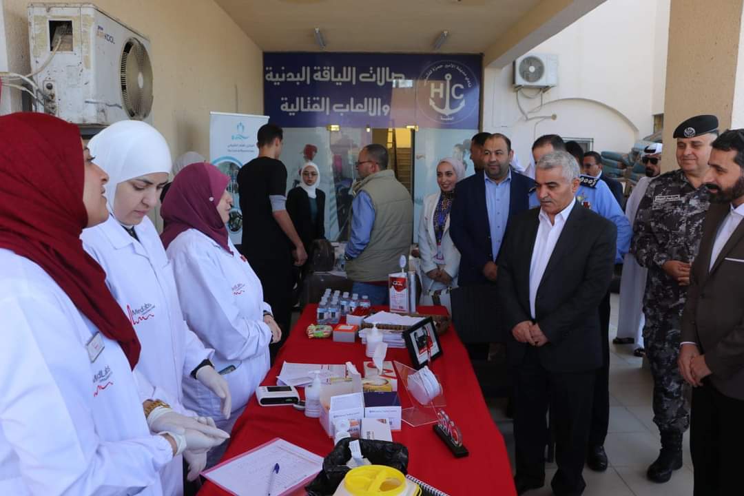 محافظ العقبة يفتتح يومًا طبيًا  مجانيًا ...صور