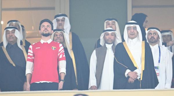 الملكة رانيا وولي العهد وعدد من الأمراء في استاد لوسيل لمساندة النشامى