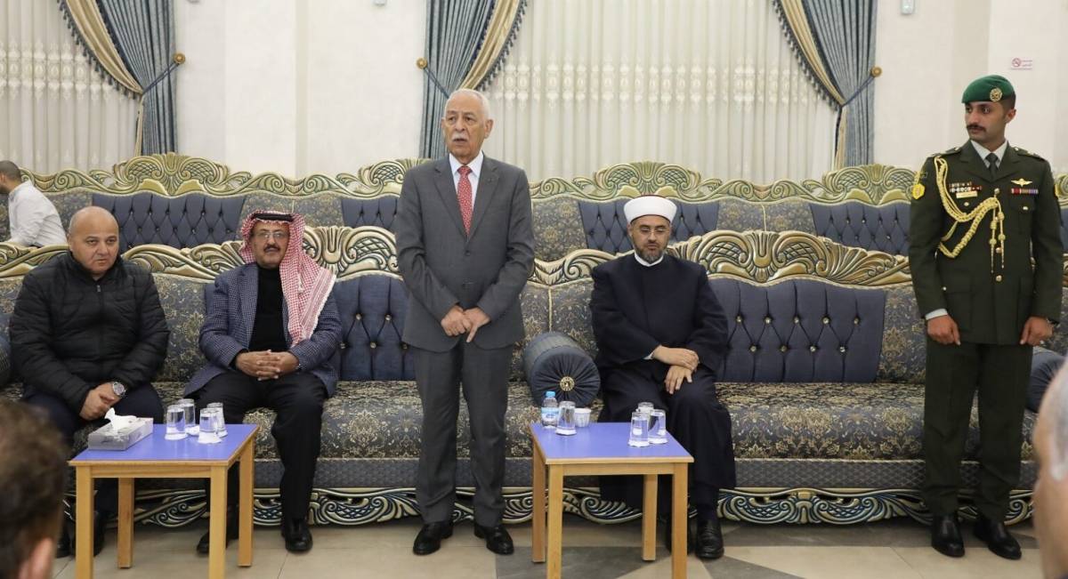 مندوبا عن جلالة الملك وولي العهد.. رئيس الديوان يعزي آل إسعيفان
