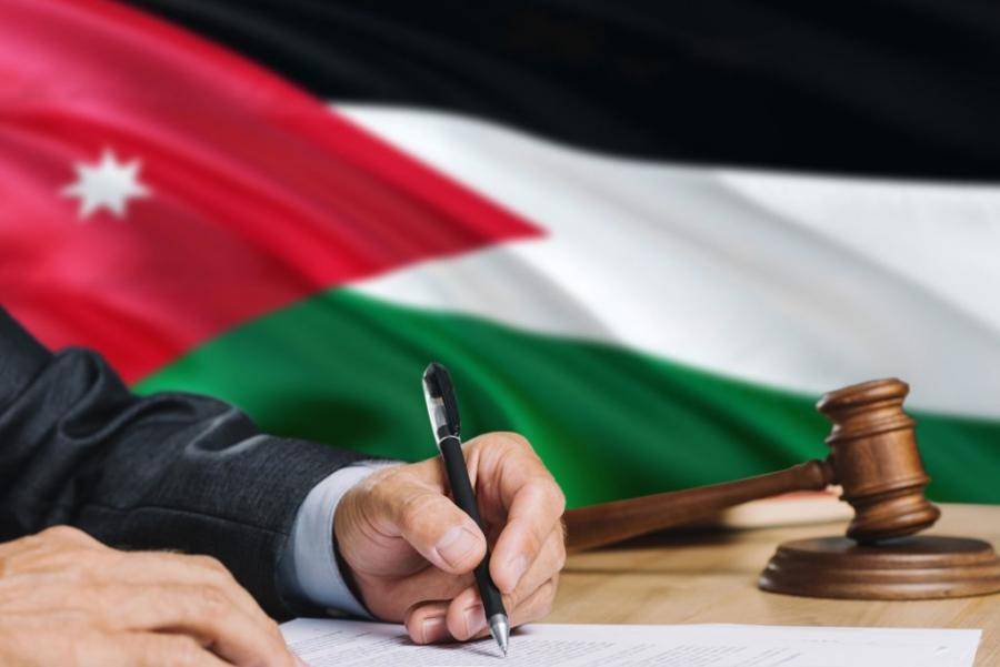 السجن ل 3 اشخاص اجبروا سيدة على البغاء
