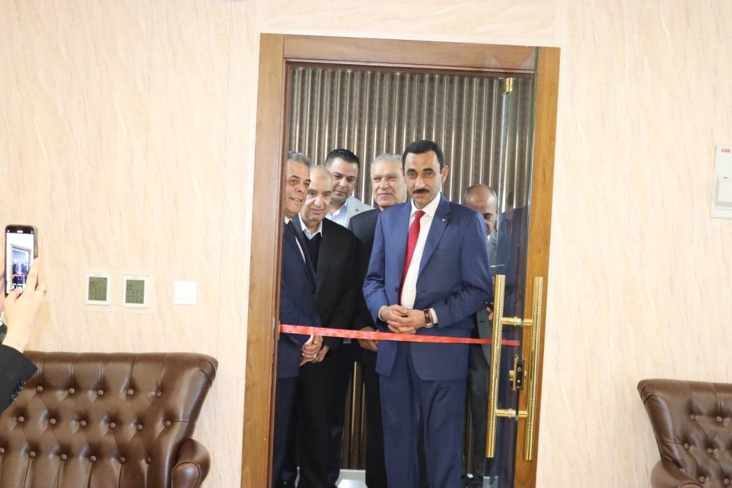 مدير مؤسسة الغذاء والدواء يفتتح عيادات أركان الطبية