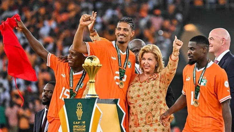 سيدة كوت ديفوار الأولى.. شقراء تحل المشاكل بالرياضة