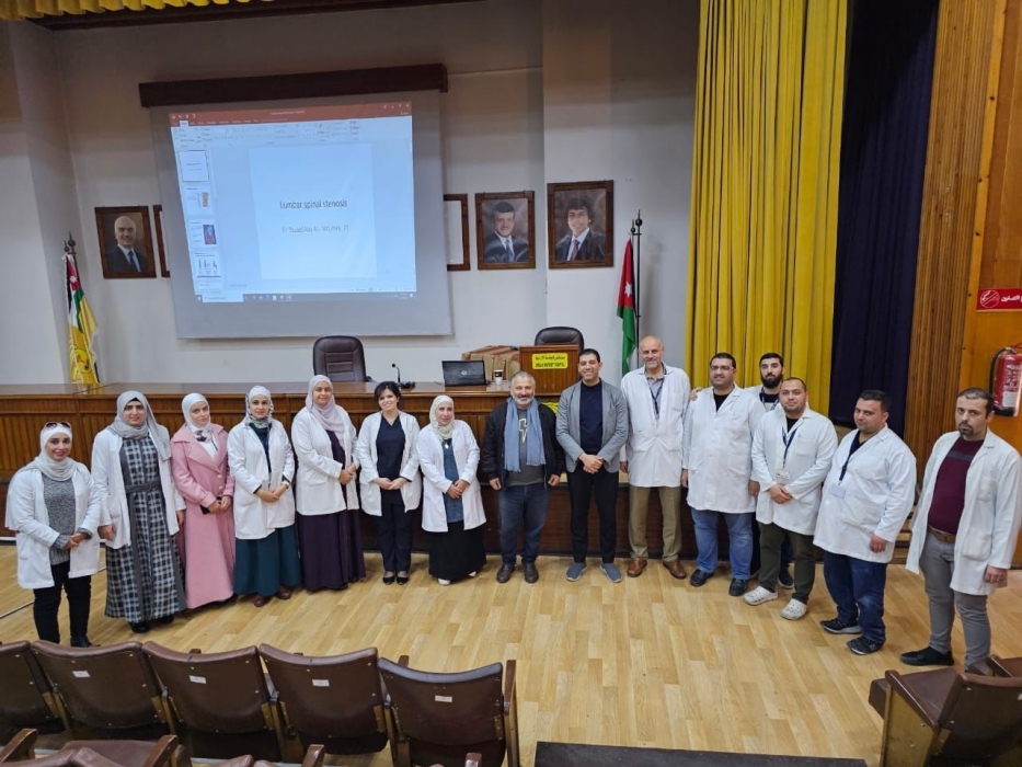أكاديمي من جامعة الزرقاء يحاضر حول العلاج الطبيعي