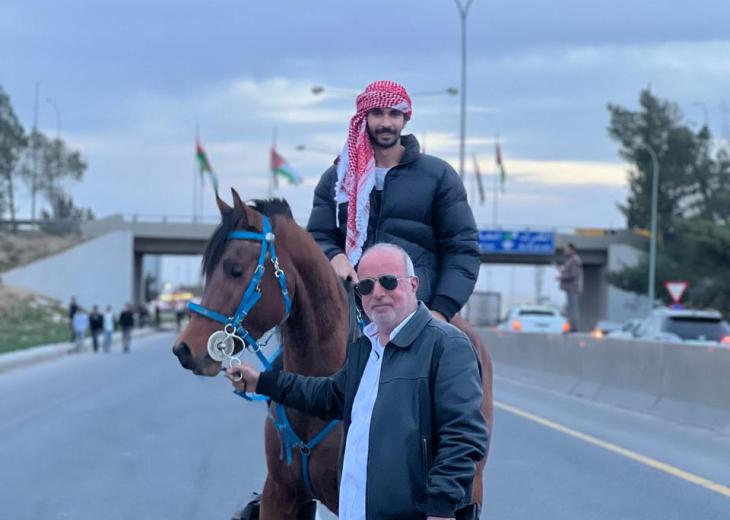 بندر عناد الفايز :فرسان مركز السلطان للفروسية شاركوا في احتفالات استقبال المنتخب الوطني ...صور وفيديو