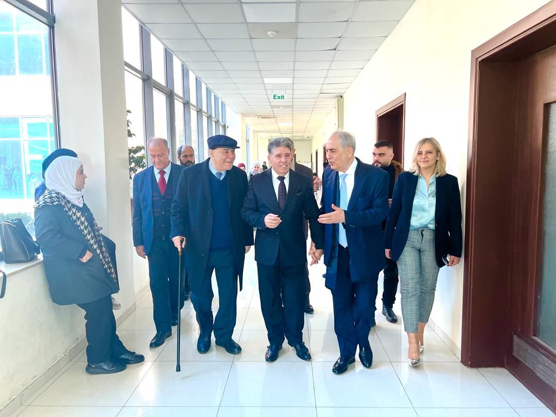 رئيس مجلس أمناء جامعة الزرقاء يزور جامعة قاسيون الخاصة