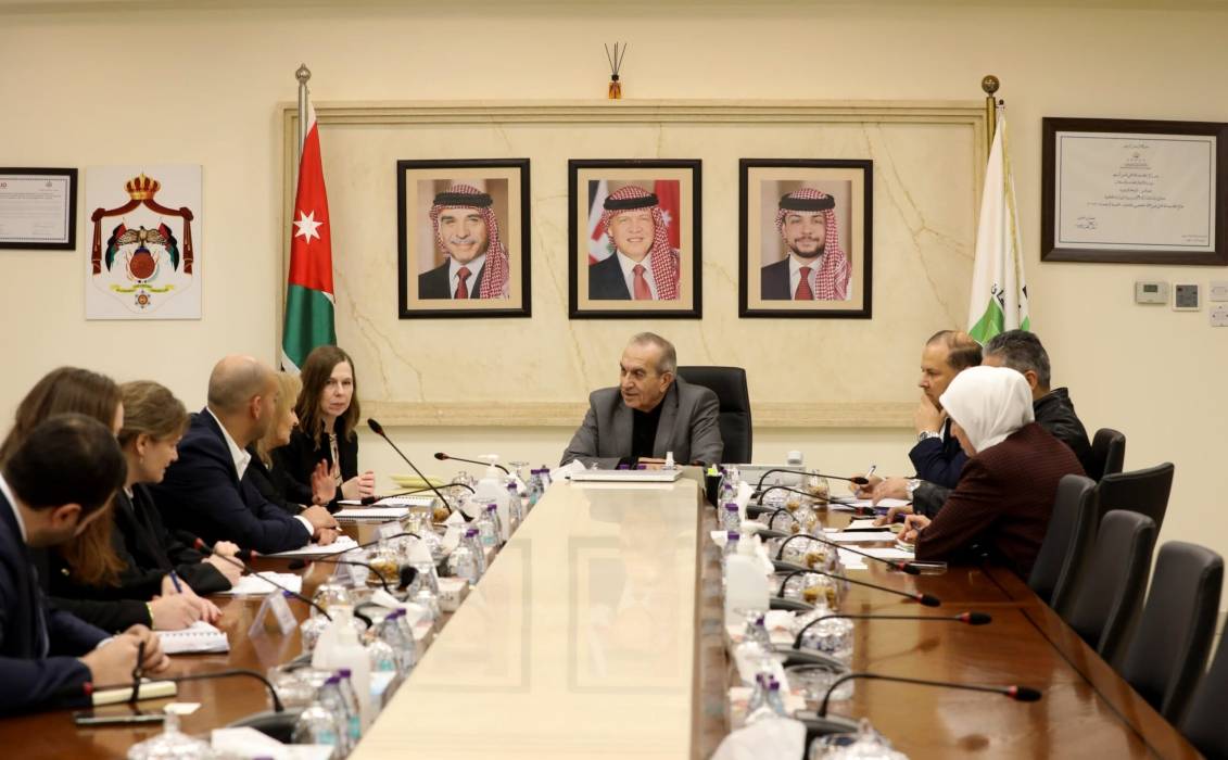 الأردن يبحث مع البنك الأوروبي لإعادة الإعمار دعم مشاريع البنية التحتية