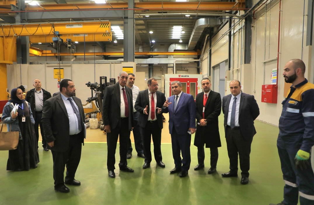 عمل النواب تزور عدة شركات في لواء ناعور