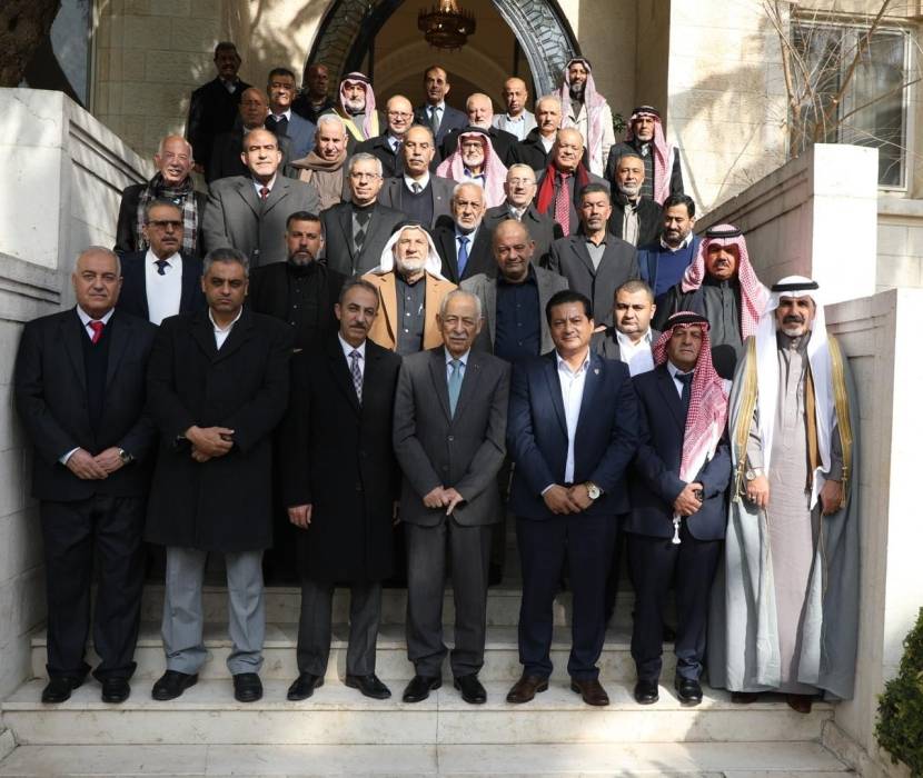 العودات يترأس وفدا من وجهاء قرية حاتم خلال لقاء رئيس الديوان الملكي (صور)