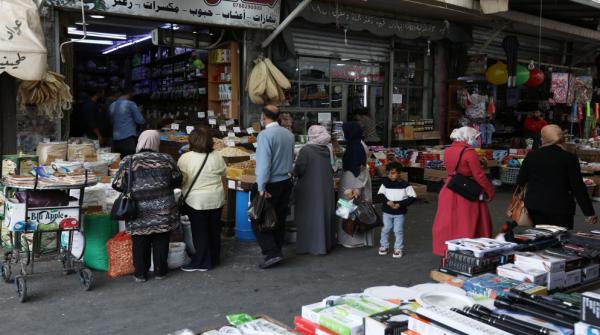 توقع نشاط قطاع المواد الغذائية مع صرف الرواتب