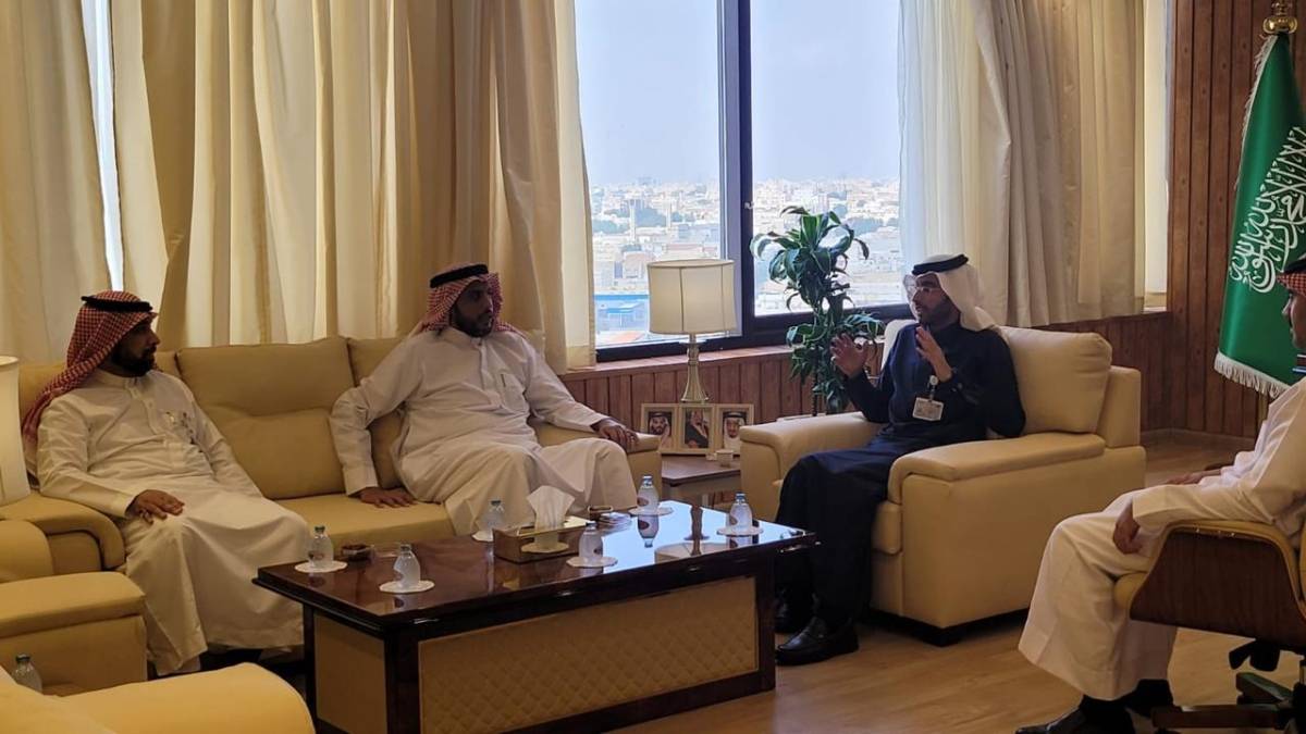 مدير بيئة مكة يلتقي مدير عام فرع وزارة الموارد البشرية والتنمية الاجتماعية بالمنطقة و مدير عام فرع وزارة التجارة بالمنطقة لبحث الموضوعات ذات الاهتمام المشترك وتنسيق الجهود