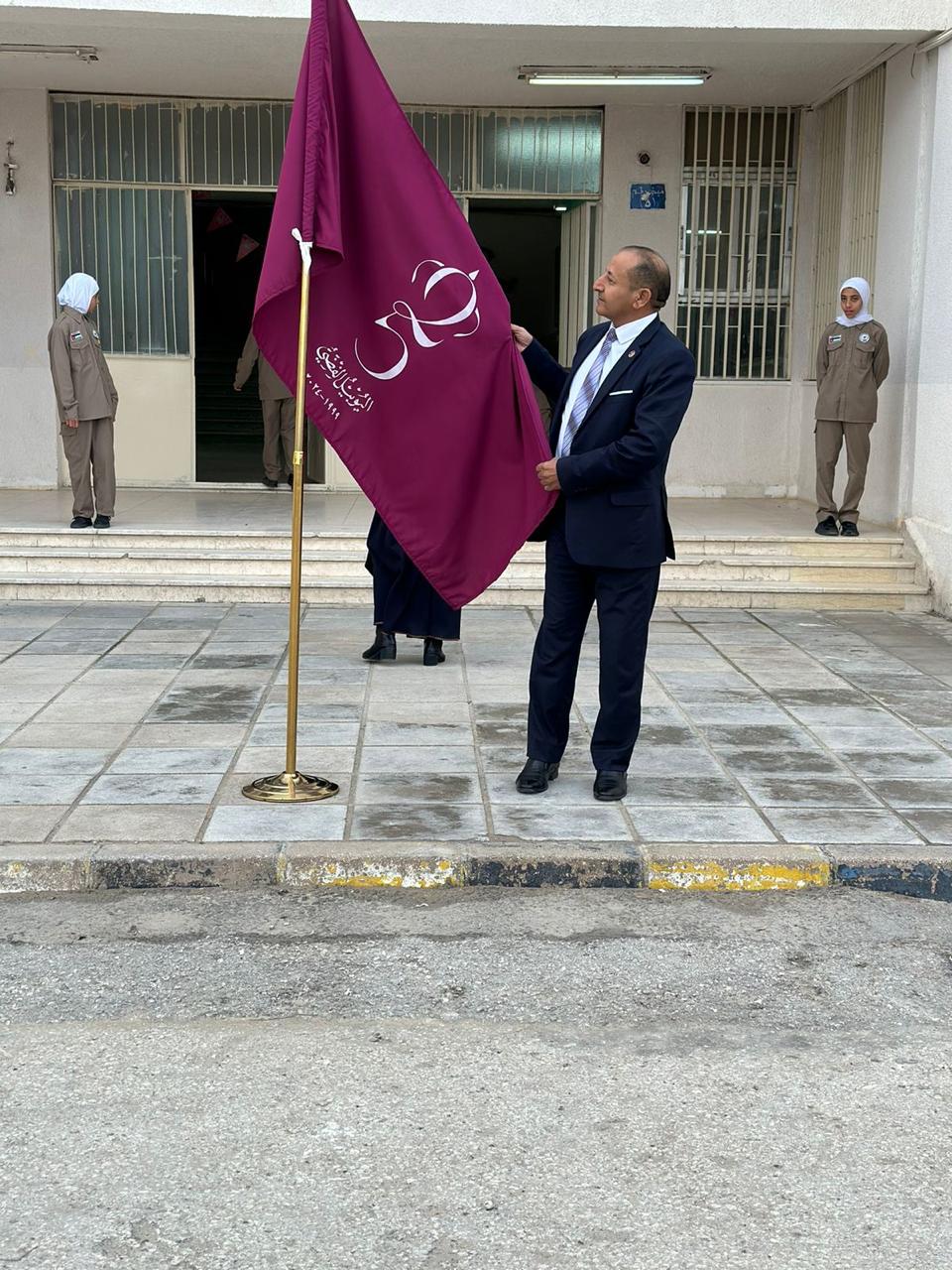 الحجايا  يرعى مراسم رفع علم اليوبيل الفضي للجلوس الملكي...صور