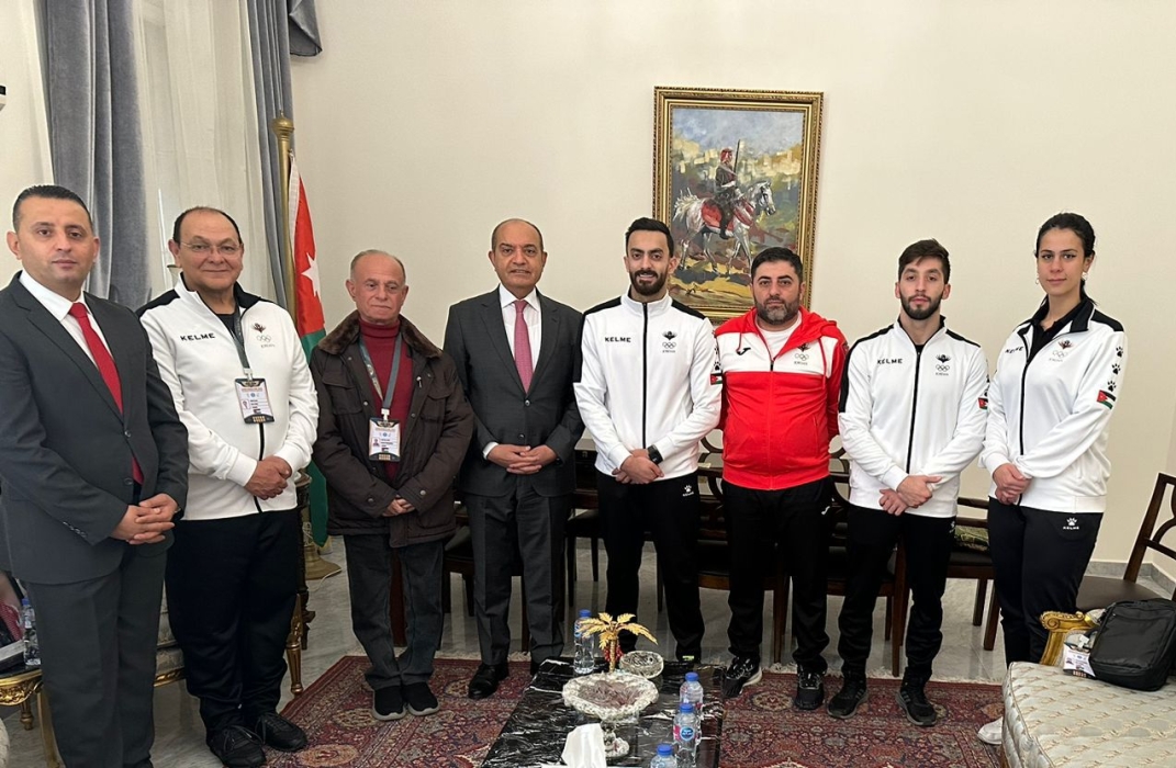 العضايلة يبارك انجاز السعود ويلتقي بعثة الجمباز في القاهرة ...صور