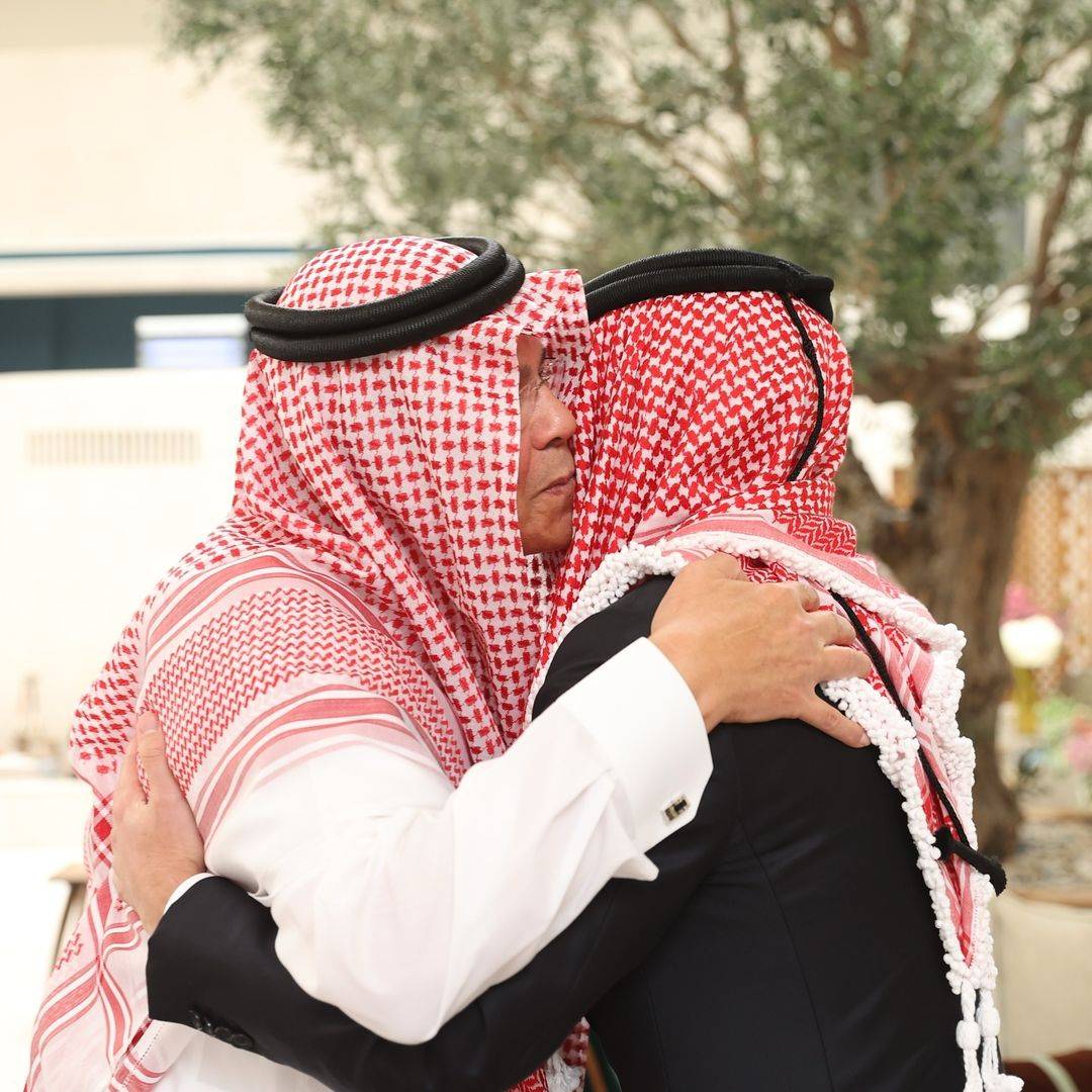ولي العهد ينعى والد الأميرة رجوة الحسين
