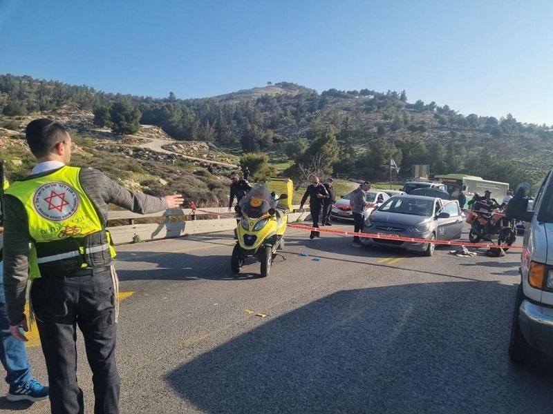 مقتل جندي إسرائيلي بإطلاق نار على حاجز عسكري بالقدس المحتلة
