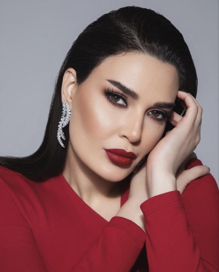سيرين عبد النور تعايد نفسها في عيد ميلادها