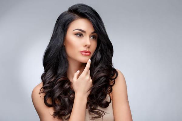 طريقة طبيعية لفرد الشعر مثل الكيراتين يعيداً عن المواد الكيماوية المضرة