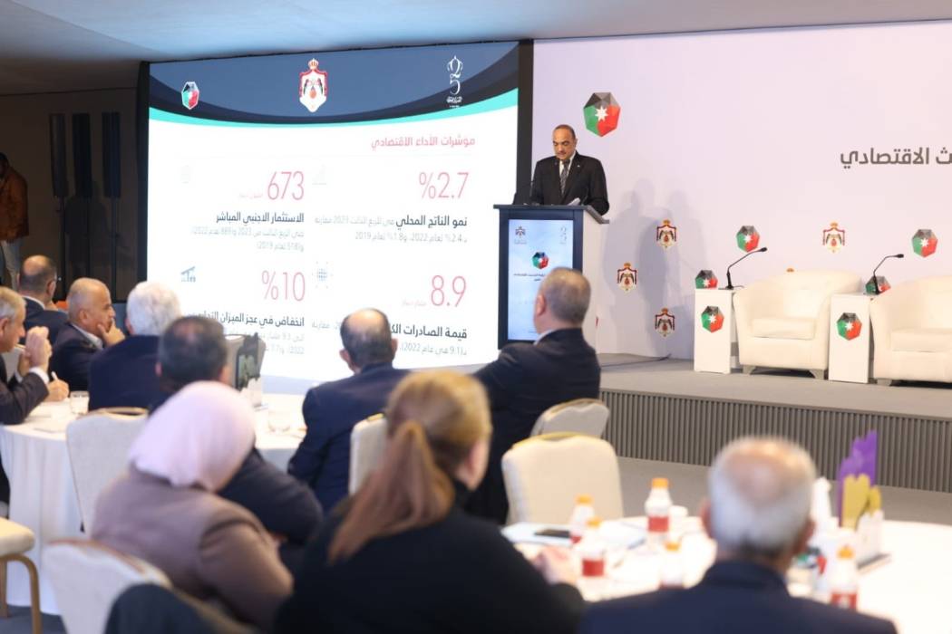 رئيس الوزراء: لا يوجد “جسر بري” على أرض الواقع