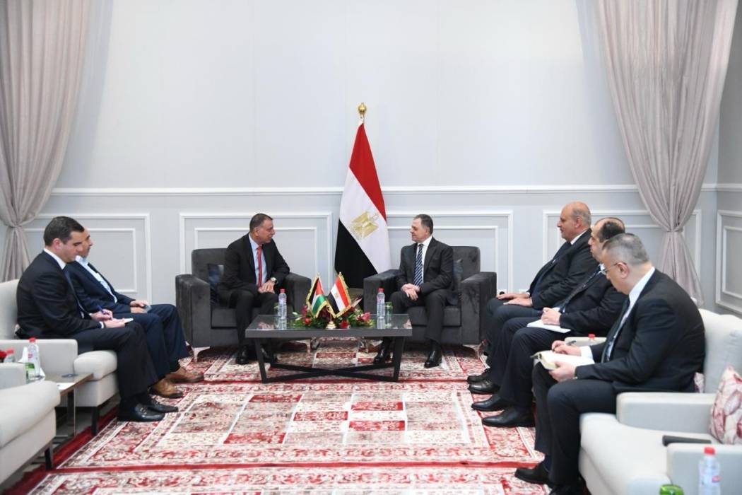وزير الداخلية يلتقي نظيريه السعودي والمصري خلال اجتماعات الدورة 41 لمجلس وزراء الداخلية العرب بتونس