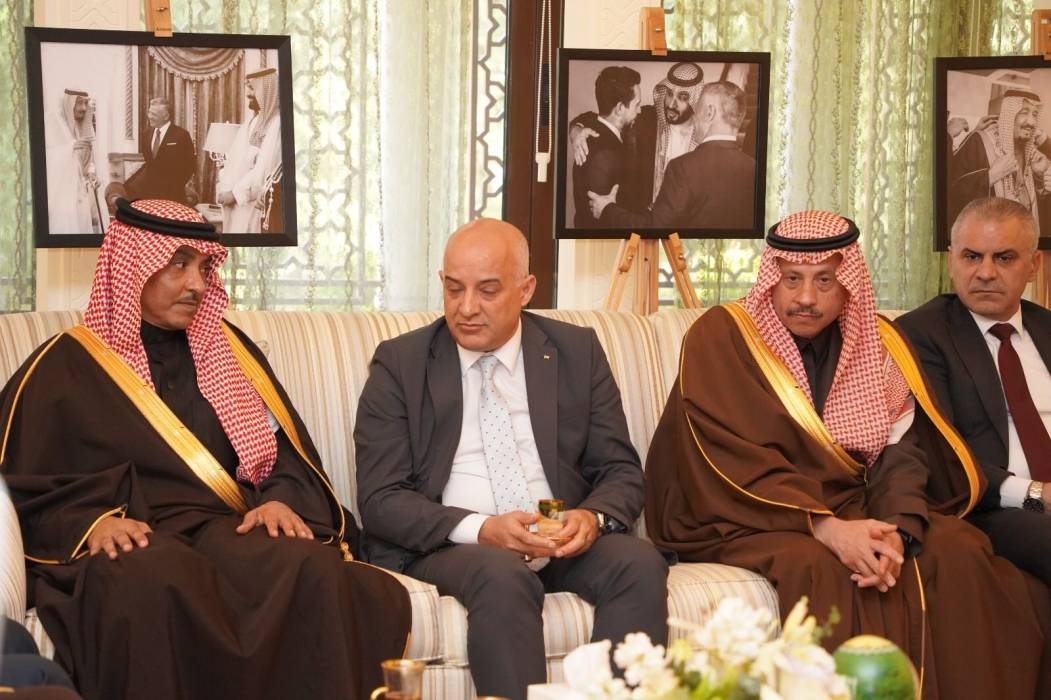 السديري يقيم مادبة غداء على شرف وزير الاعلام السعودي...صور