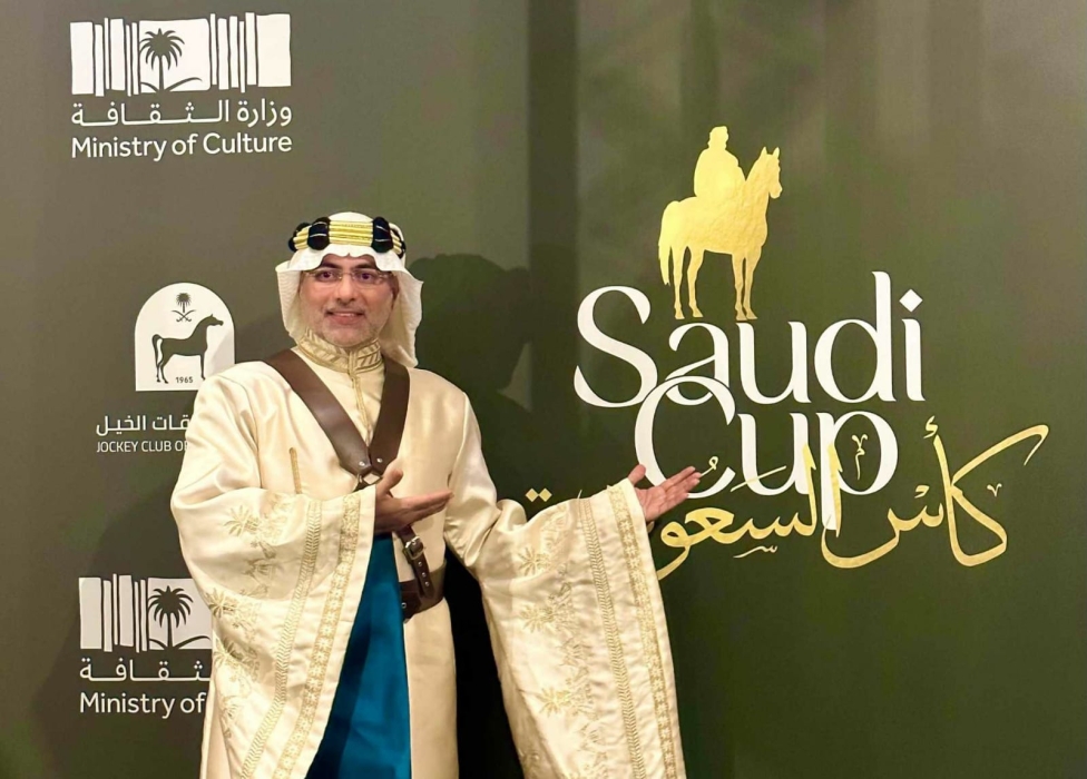 إطلالة عاطف سندي برعاية من نادي رواد الأزياء في كأس السعودية على ميدان الملك عبدالعزيز للفروسية بمدينة الرياض