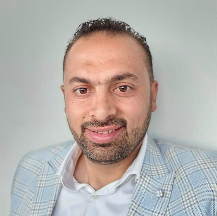 رجل الأعمال ابو صنوبر يهنئ ابن شقيقته  الاسير الفلسطيني صامد بالإفراج عنه