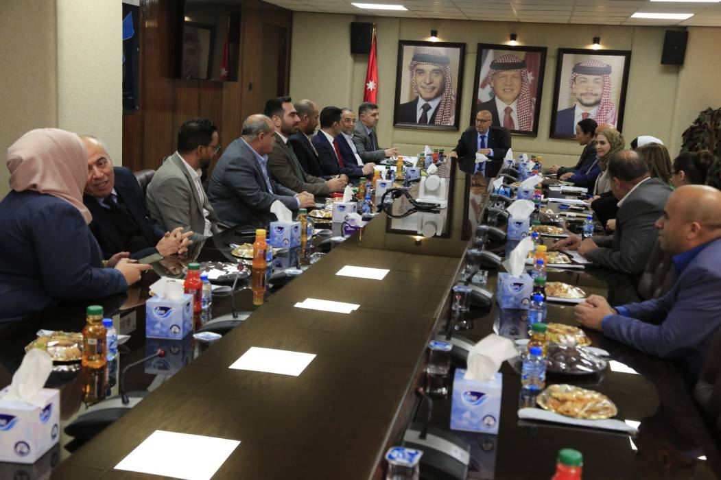 وزير المياه والري يوقع اتفاقية الحزمة 6 لحفر 16 بئر ضمن مشروع تأهيل مياه دير علا والكرامة