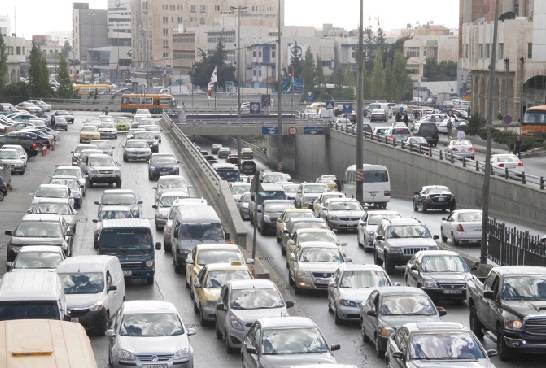 أزمة مرورية بمنطقة إشارات السابع اثر حادث سير بين 4 مركبات