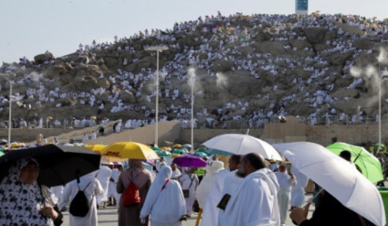الروابدة يهنئ الفائزة بقرعة الحج للموسم (1445هـ) في مديرية التربية والتعليم للواء الكورة