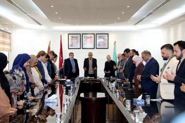وفد طلابي من جامعة جورج تاون الأمريكية يزور آل البيت