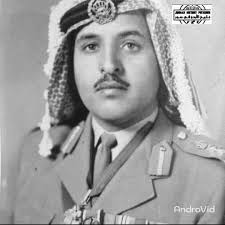 الملك ينعم على الزعيم  المرحوم زعل ارحيل الفلوح الزبن وسام مئوية الدولة الاولى...صور