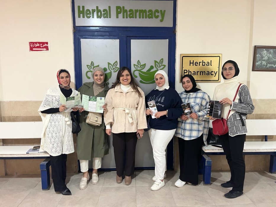 كلية الصيدلة بجامعة الزرقاء تنظم حملة توعوية طبية