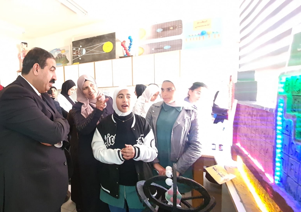 بمشاركة عددا من مدارس تربية القصر الفقرا يفتتح فعاليات معرض الكيمياء بمدرسة حي مشهور الاساسية المختلطة